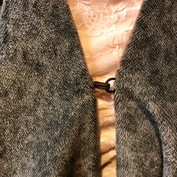 Very soft. High low. Stretch fabric jacket. - Picture 3 of 6